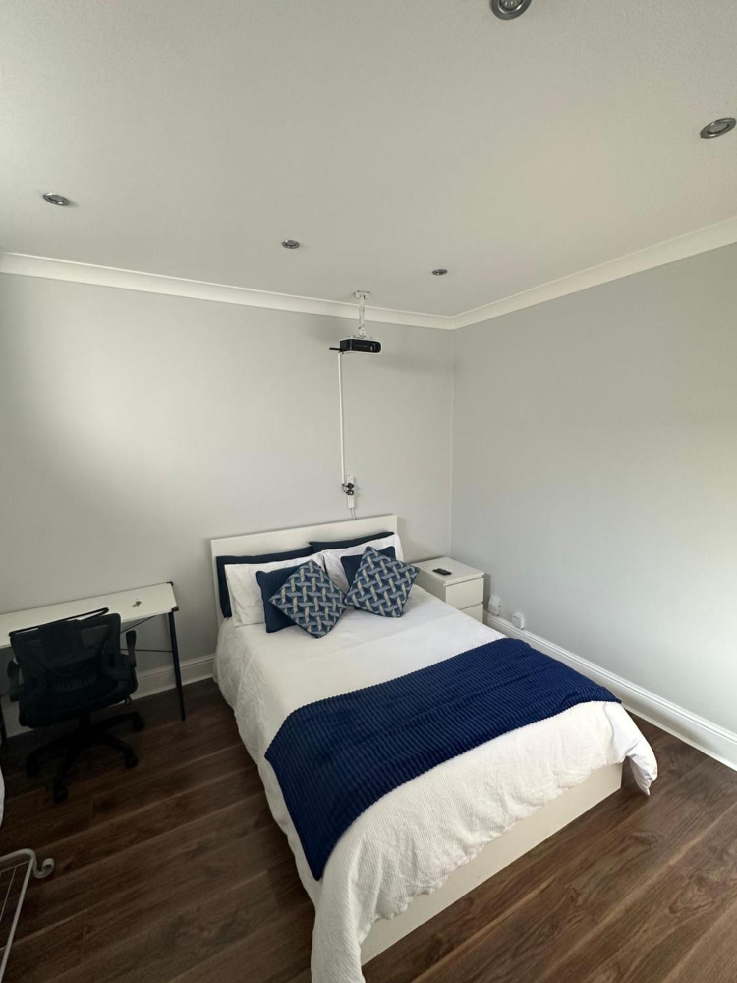 Liverpool Street Blue Bedroom 런던 외부 사진