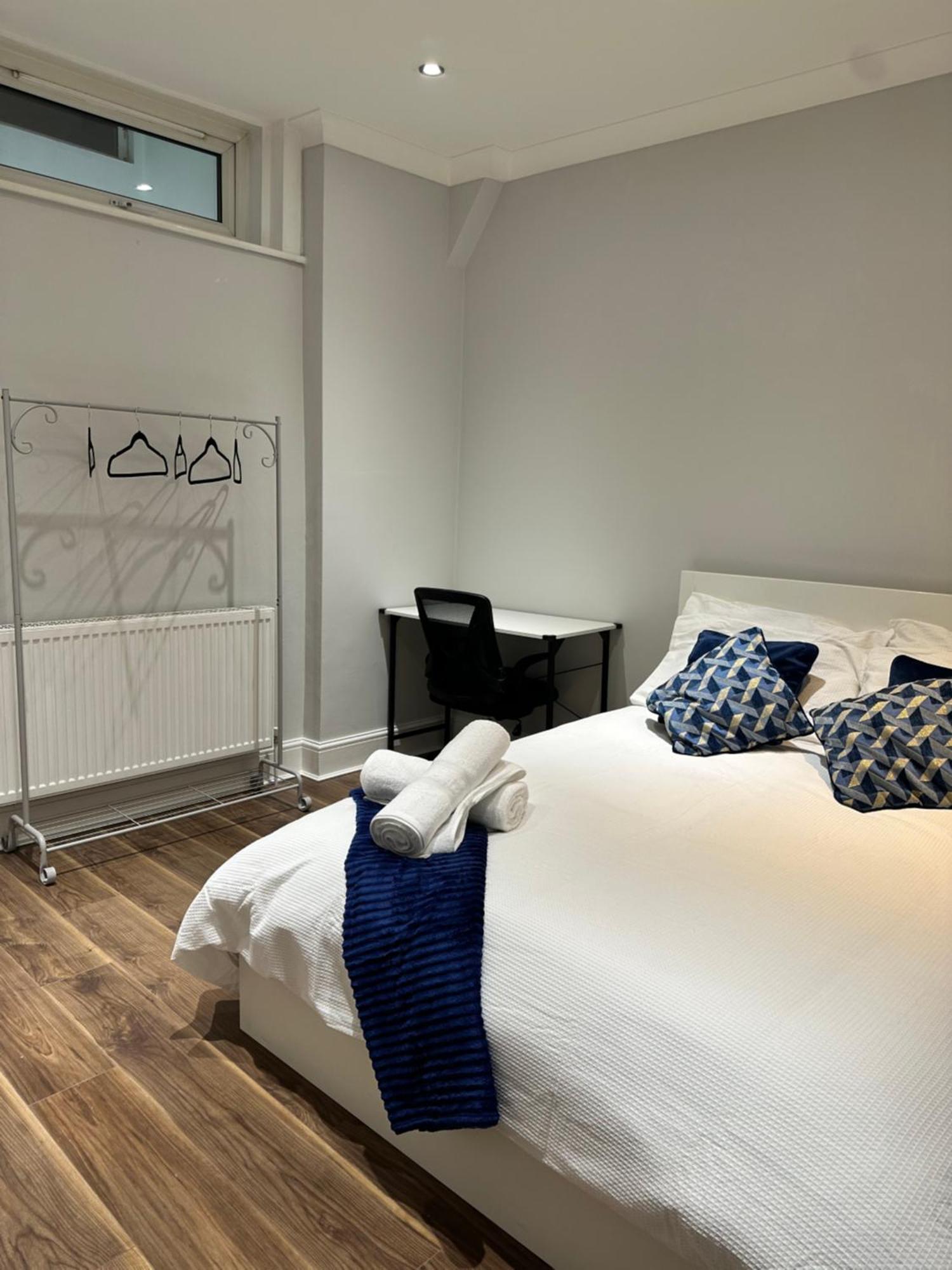 Liverpool Street Blue Bedroom 런던 외부 사진